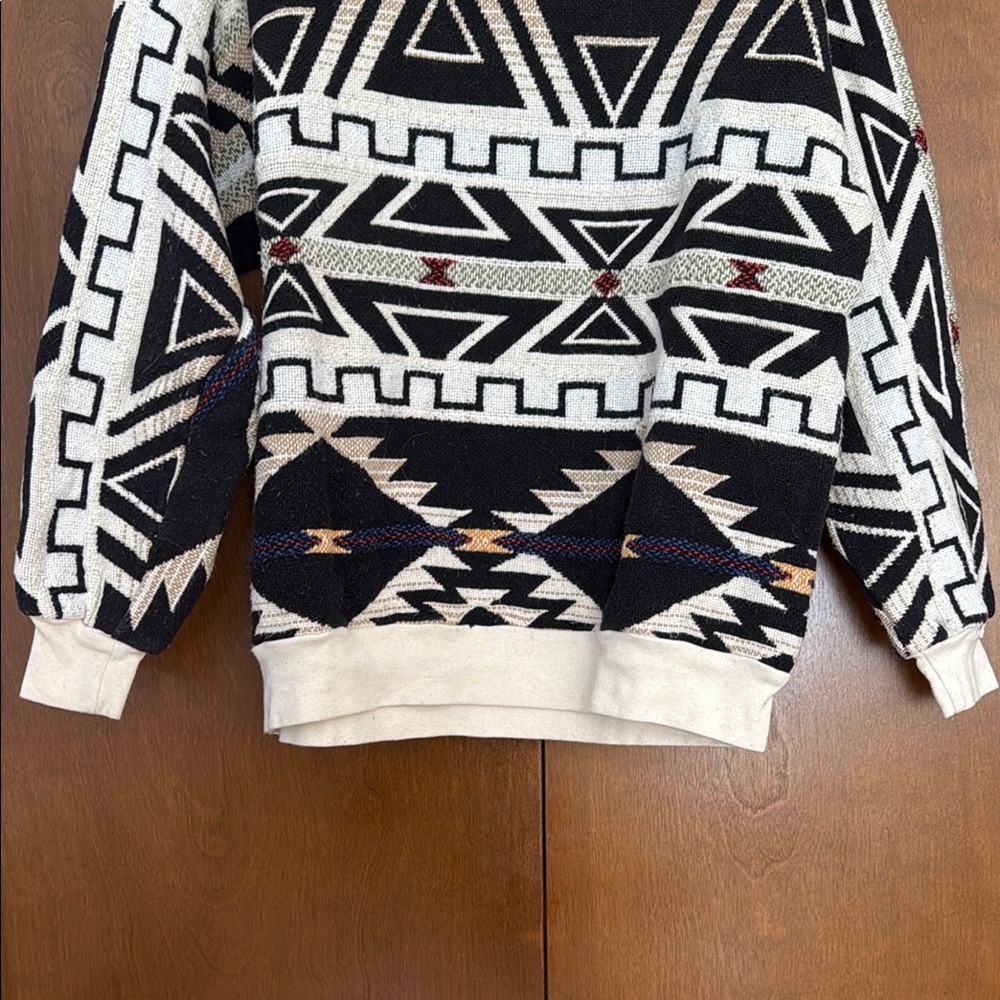 Geometric Patterned Sweater - Picture 3 of 4